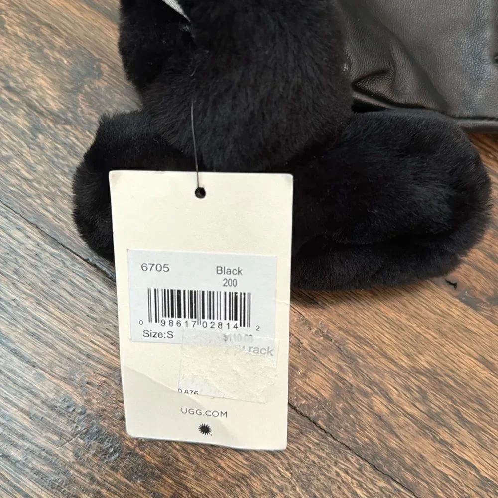 UGG Shearling-Trim Leather Gloves